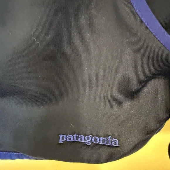 Patagonia Black and Blue Puffer Jacket for Active Outdoor Use - Picture 2 of 6